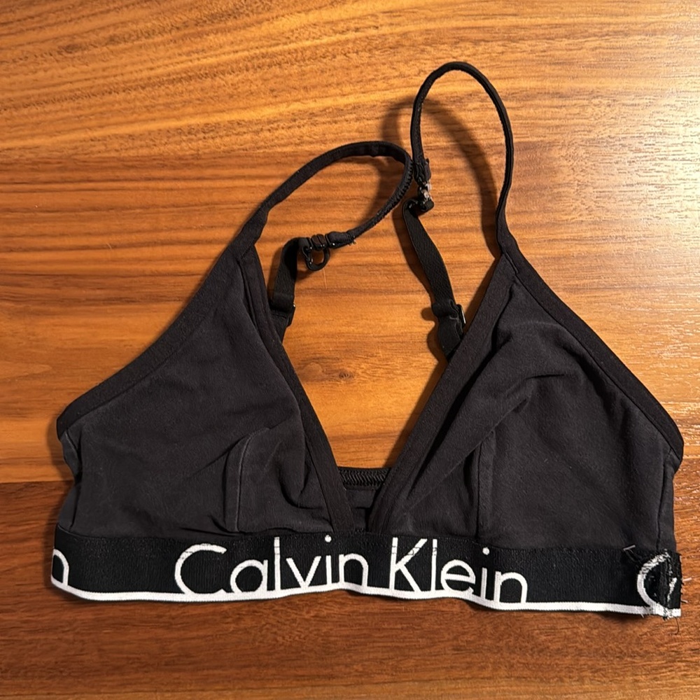 Calvin Klein intimates/ sleepwear- 4 bras and 1 underwear - Picture 4 of 5